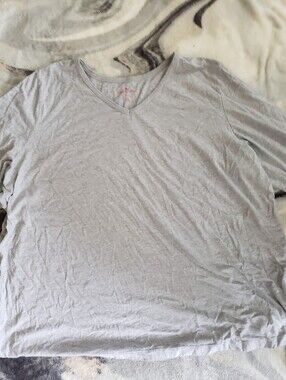 Women Within Light Gray V-Neck ¾ Sleeve Tee 2X 26/28